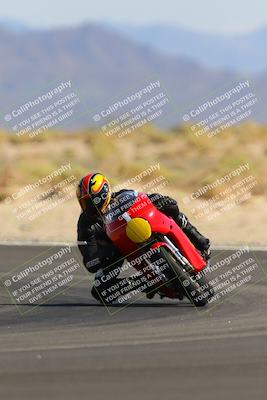 media/Oct-08-2022-SoCal Trackdays (Sat) [[1fc3beec89]]/Turn 16 (125pm)/